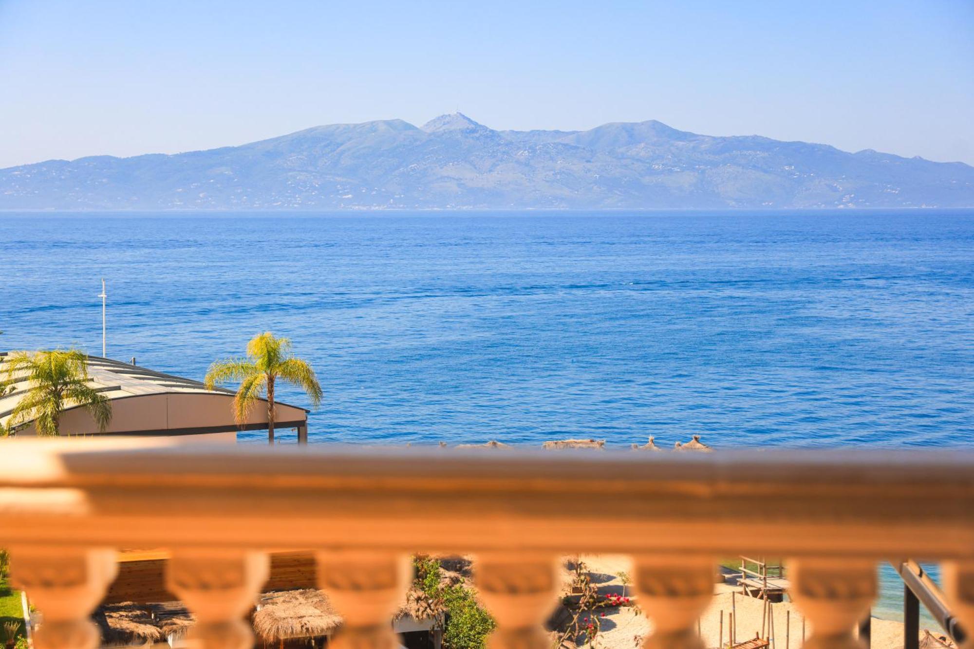 Apollon Hotel 4*